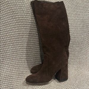 Stuart Weitzman
Suede Block-Heel Knee Boots